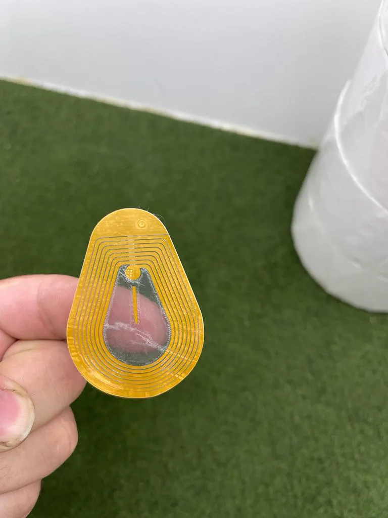 Etiqueta Adesiva para Calçados Rolo c/ 1.000 un RF 8,2 mhz - Imagem 3